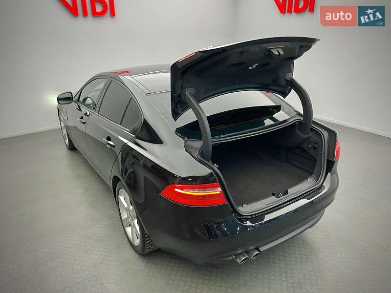 Седан Jaguar XE 2016 в Киеве