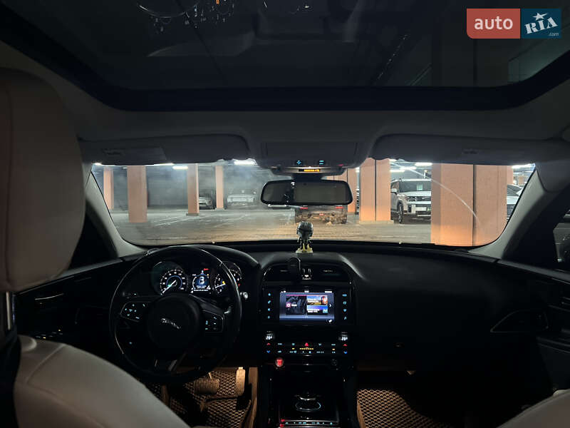 Седан Jaguar XE 2016 в Киеве фото 17 Седан Jaguar XE 2016 в Киеве