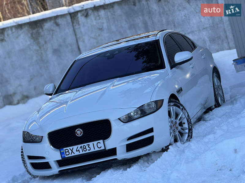 Седан Jaguar XE 2016 в Ивано-Франковске
