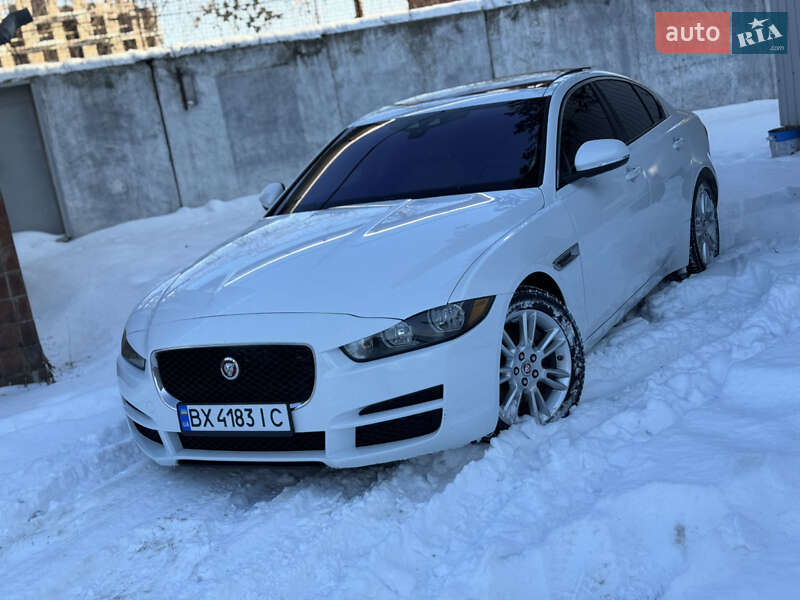 Седан Jaguar XE 2016 в Ивано-Франковске