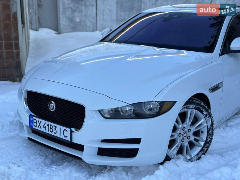 Седан Jaguar XE 2016 в Ивано-Франковске
