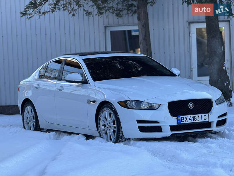 Седан Jaguar XE 2016 в Ивано-Франковске