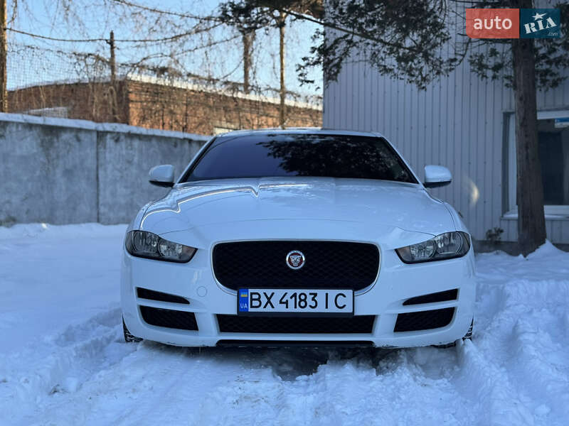 Седан Jaguar XE 2016 в Ивано-Франковске