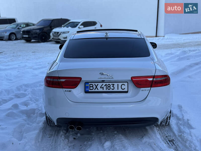 Седан Jaguar XE 2016 в Ивано-Франковске