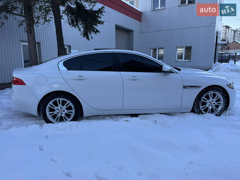 Седан Jaguar XE 2016 в Ивано-Франковске