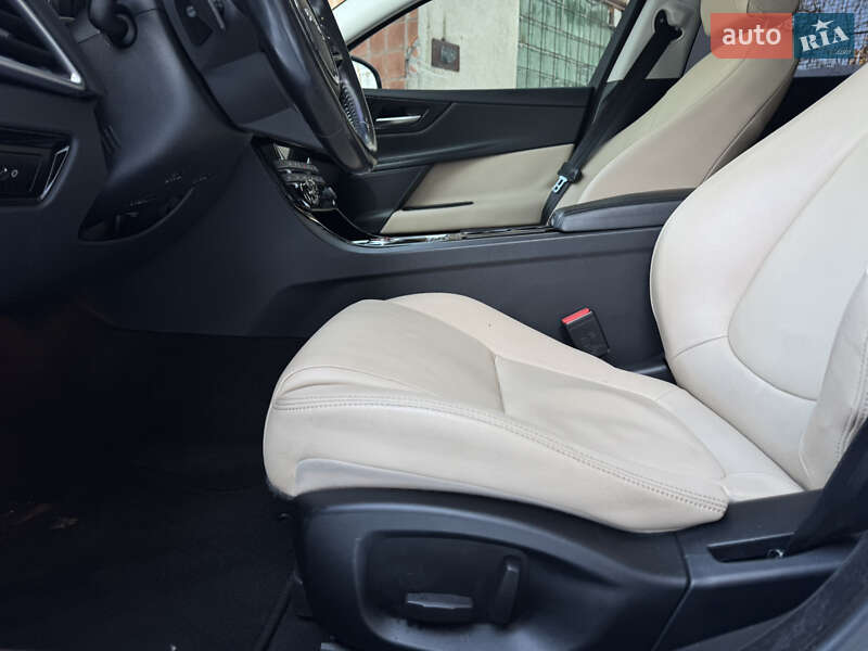 Седан Jaguar XE 2016 в Ивано-Франковске