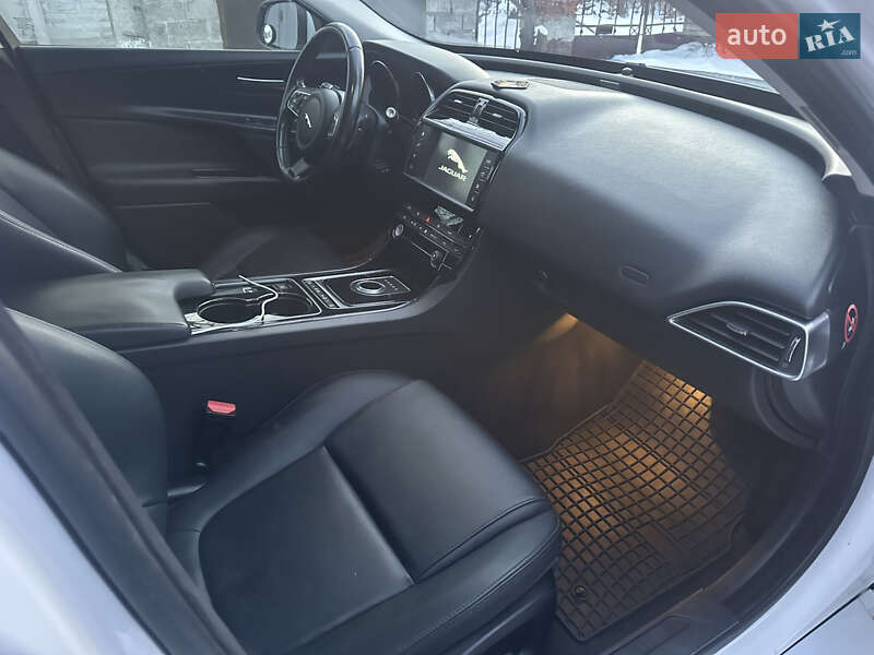 Седан Jaguar XE 2016 в Днепре