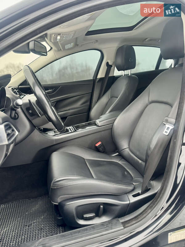 Седан Jaguar XE 2016 в Новояворовске фото 36 Седан Jaguar XE 2016 в Новояворовске