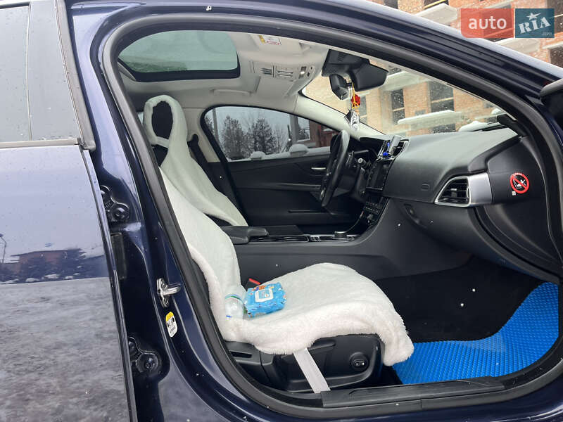 Седан Jaguar XE 2016 в Ивано-Франковске фото 54 Седан Jaguar XE 2016 в Ивано-Франковске