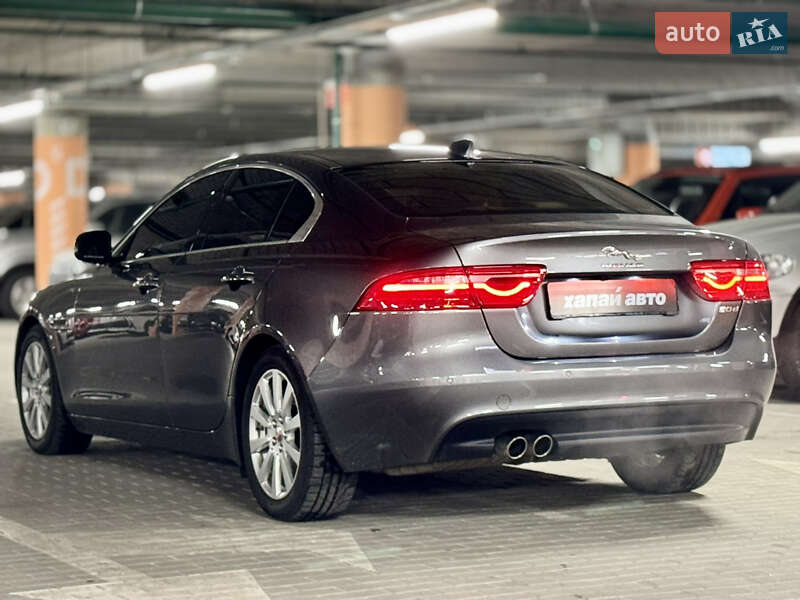 Седан Jaguar XE 2016 в Києві