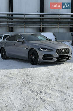 Седан Jaguar XE 2020 в Львові