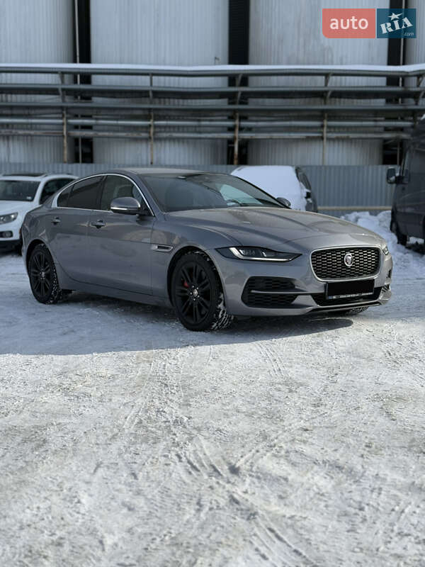 Jaguar XE 2020