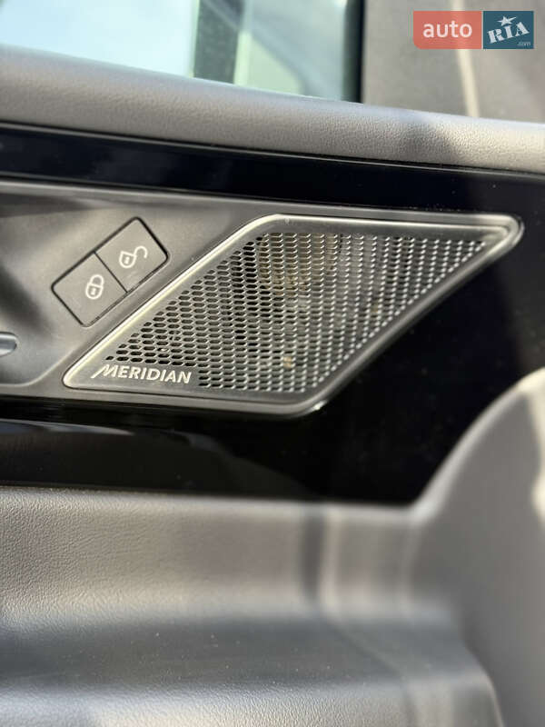 Седан Jaguar XE 2020 в Львове