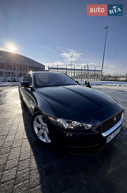 Седан Jaguar XE 2016 в Львове