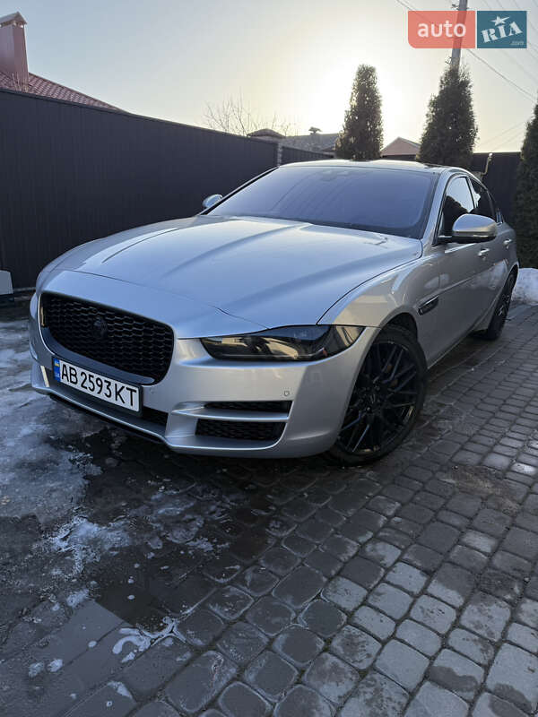 Седан Jaguar XE 2016 в Виннице