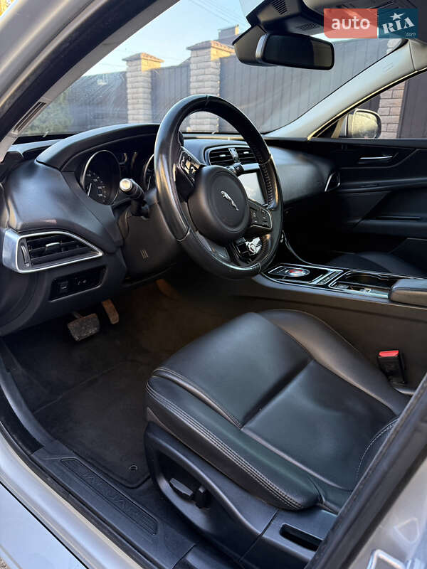 Седан Jaguar XE 2016 в Виннице