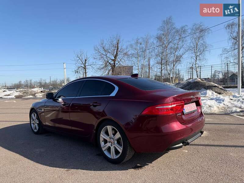 Седан Jaguar XE 2017 в Житомирі