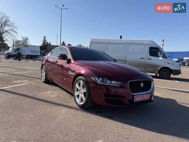 Седан Jaguar XE 2017 в Житомирі