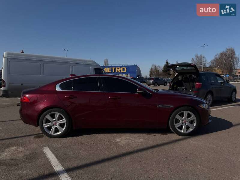 Седан Jaguar XE 2017 в Житомирі