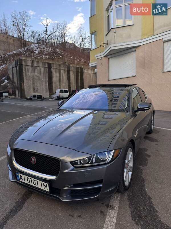 Седан Jaguar XE 2016 в Киеве