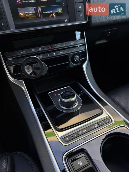 Седан Jaguar XE 2016 в Киеве