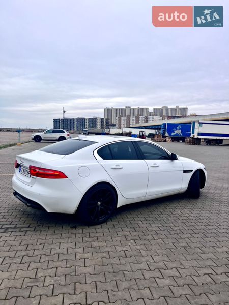 Седан Jaguar XE 2016 в Одесі