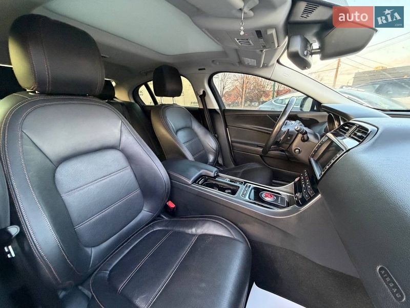 Седан Jaguar XE 2018 в Луцке