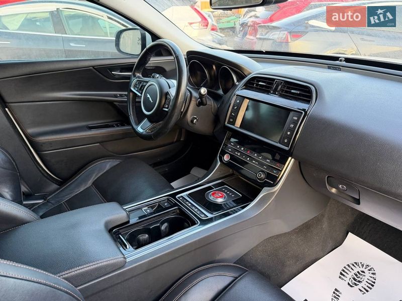 Седан Jaguar XE 2018 в Луцке