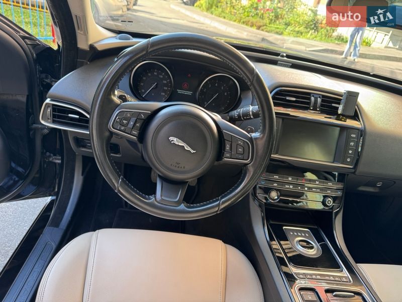 Седан Jaguar XE 2017 в Хмельницком