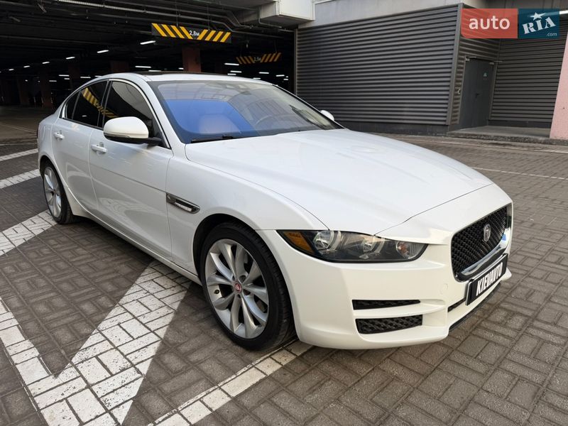 Седан Jaguar XE 2016 в Киеве