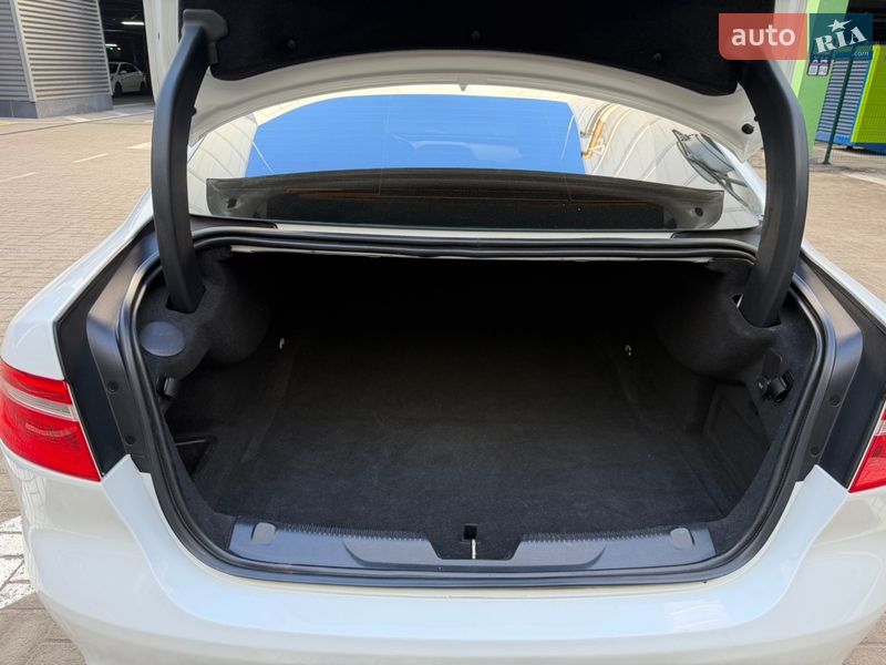 Седан Jaguar XE 2016 в Киеве