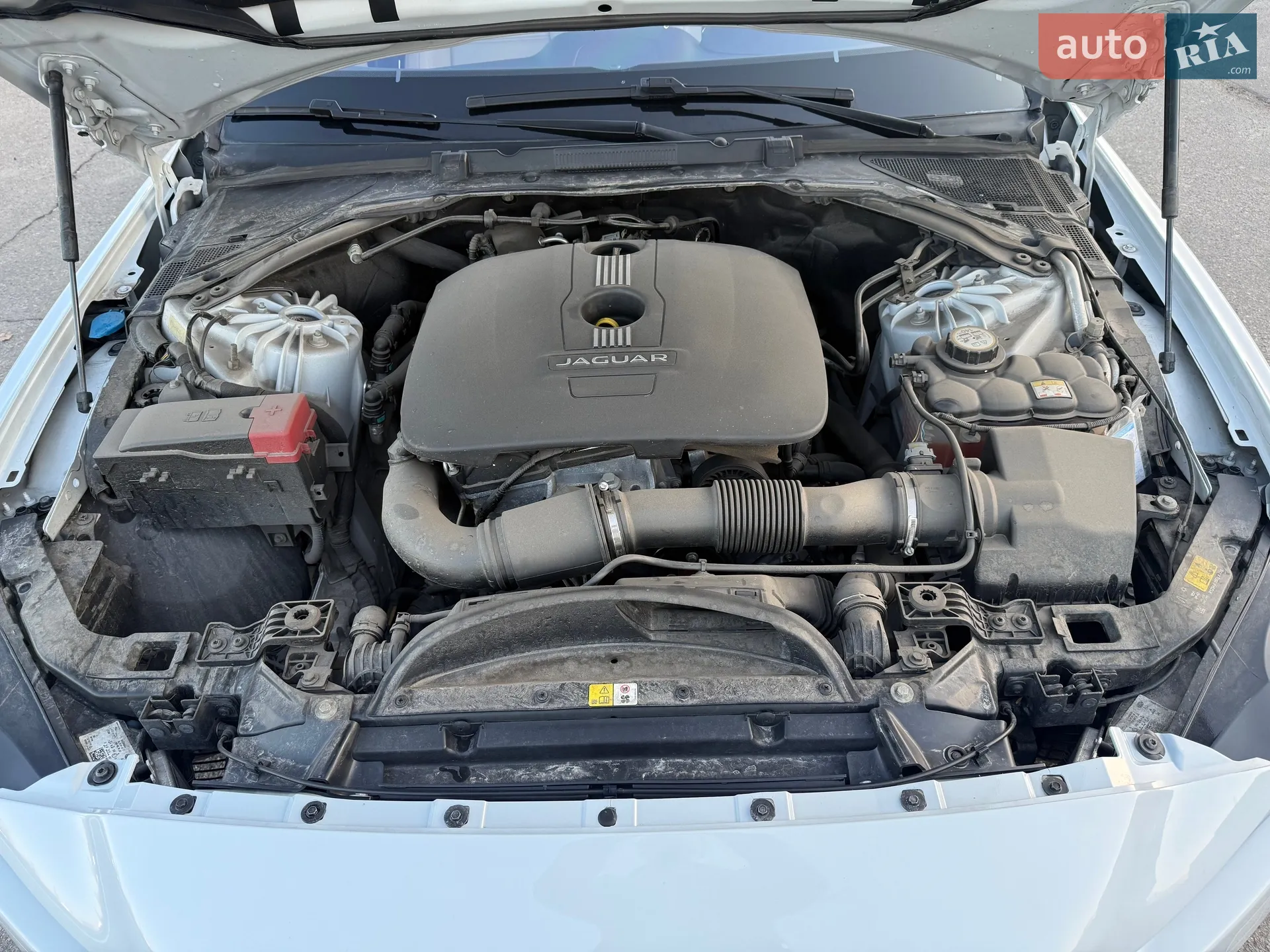 2016 Jaguar XE - мініатюра 18
