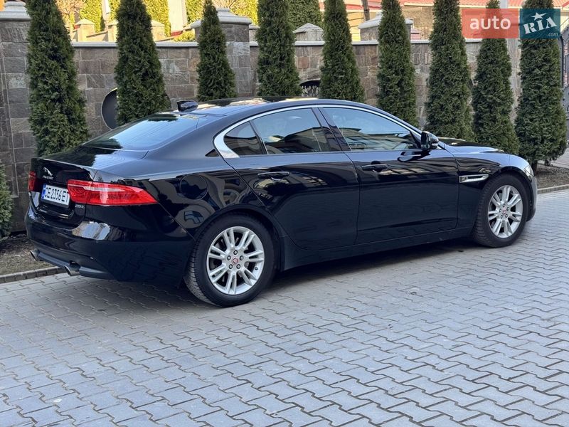 Седан Jaguar XE 2016 в Черновцах