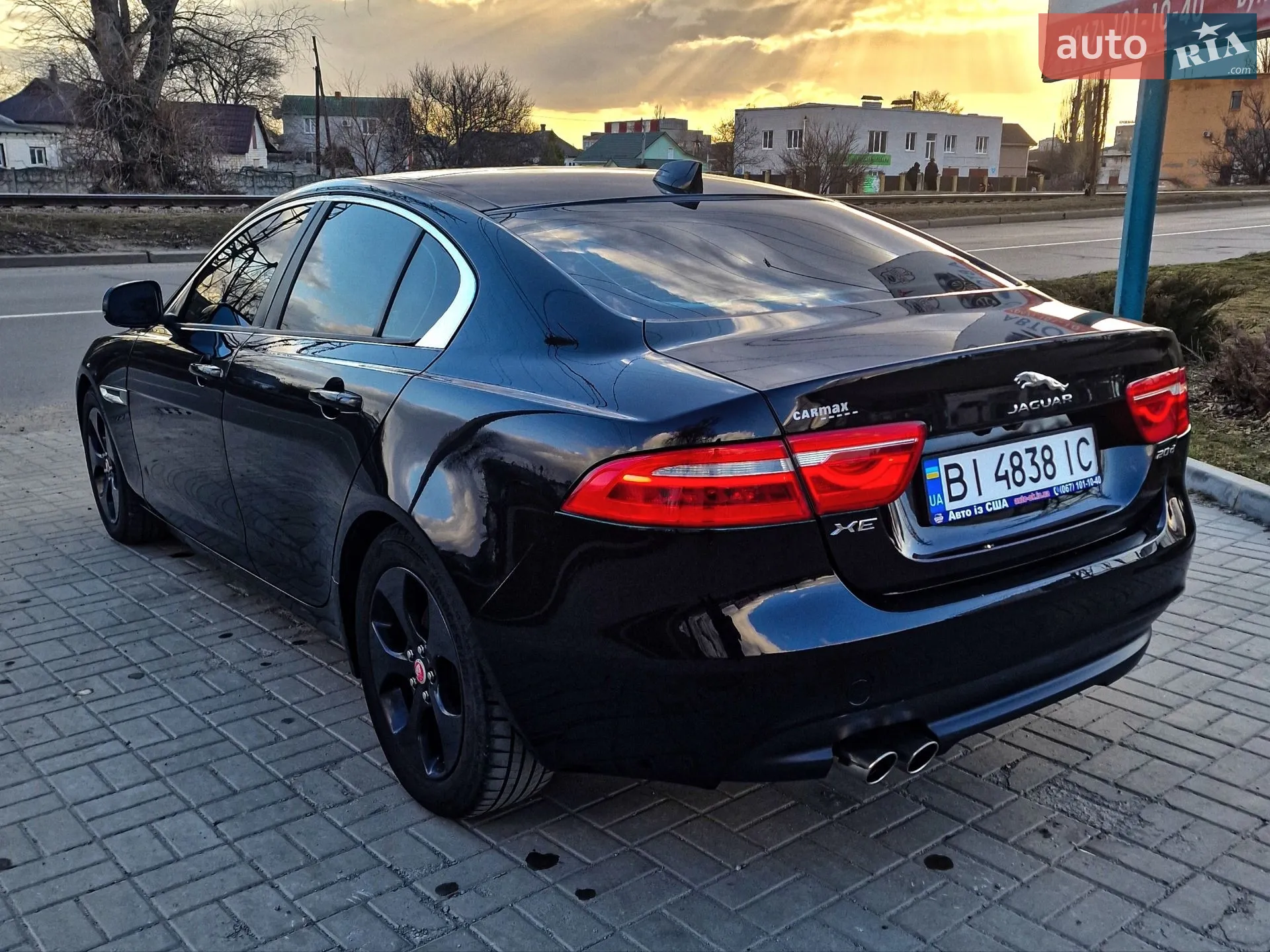 2016 Jaguar XE - мініатюра 4