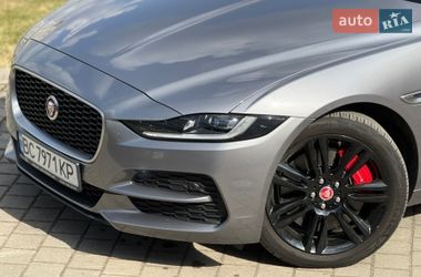 Седан Jaguar XE 2020 в Львове