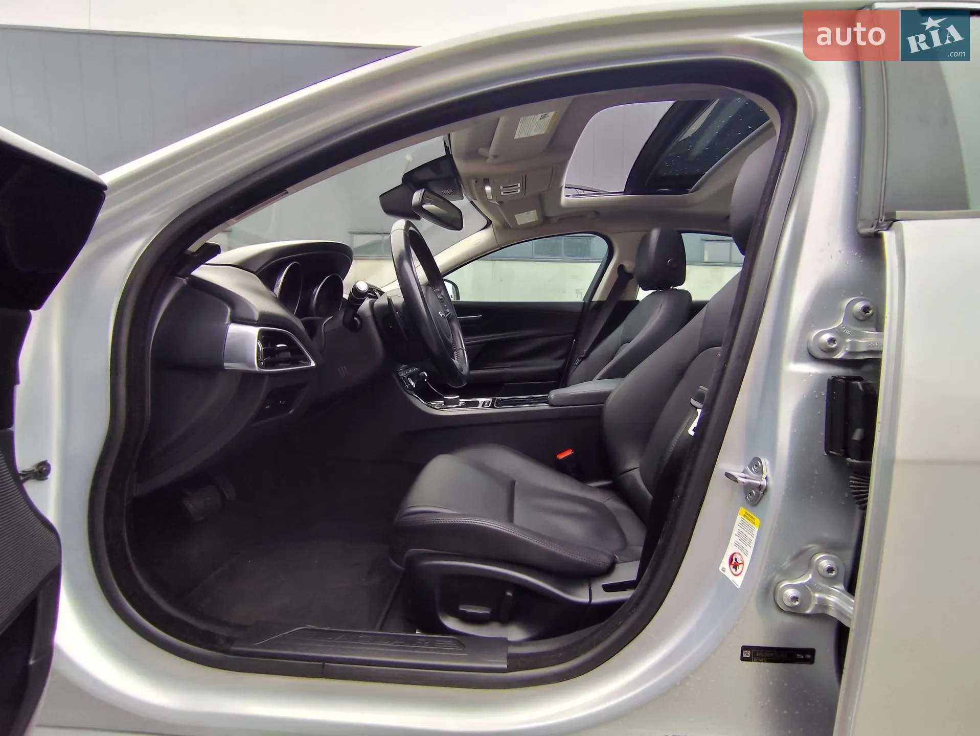 2016 Jaguar XE - мініатюра 10