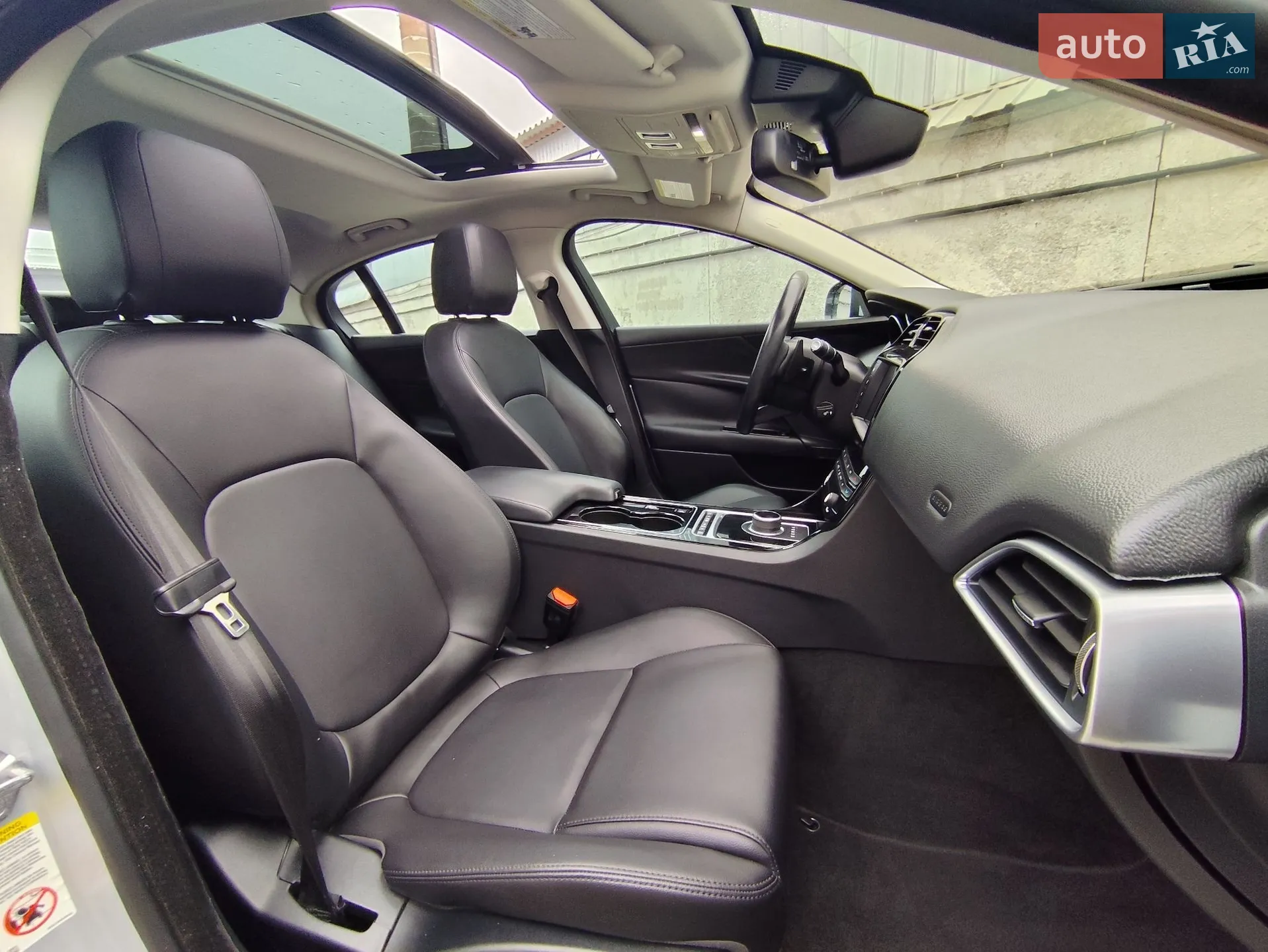 2016 Jaguar XE - мініатюра 13
