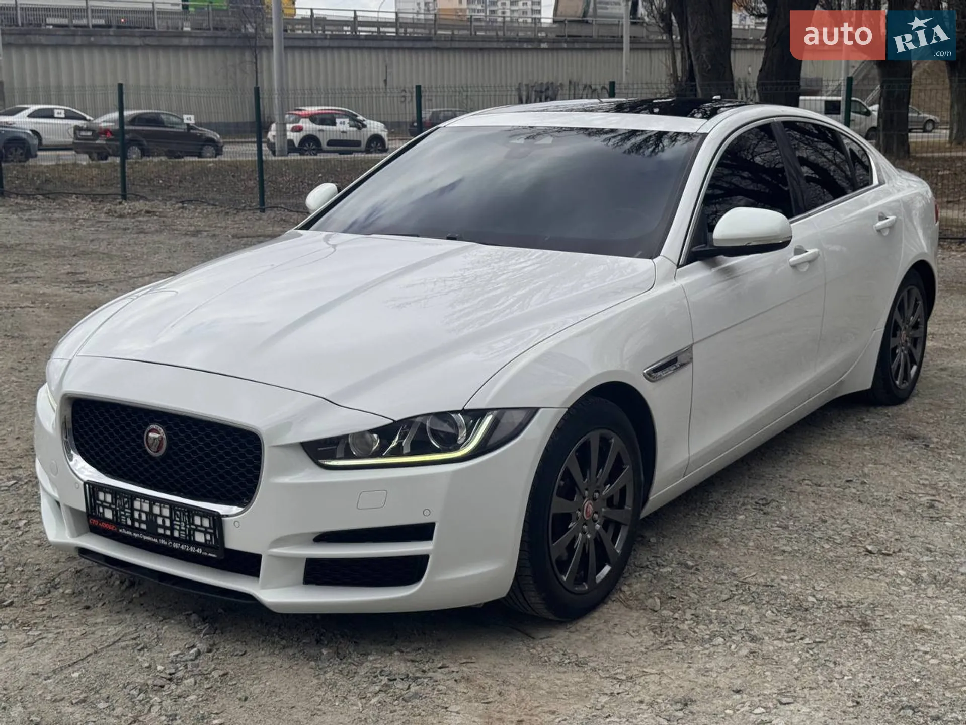 2015 Jaguar XE - мініатюра 3