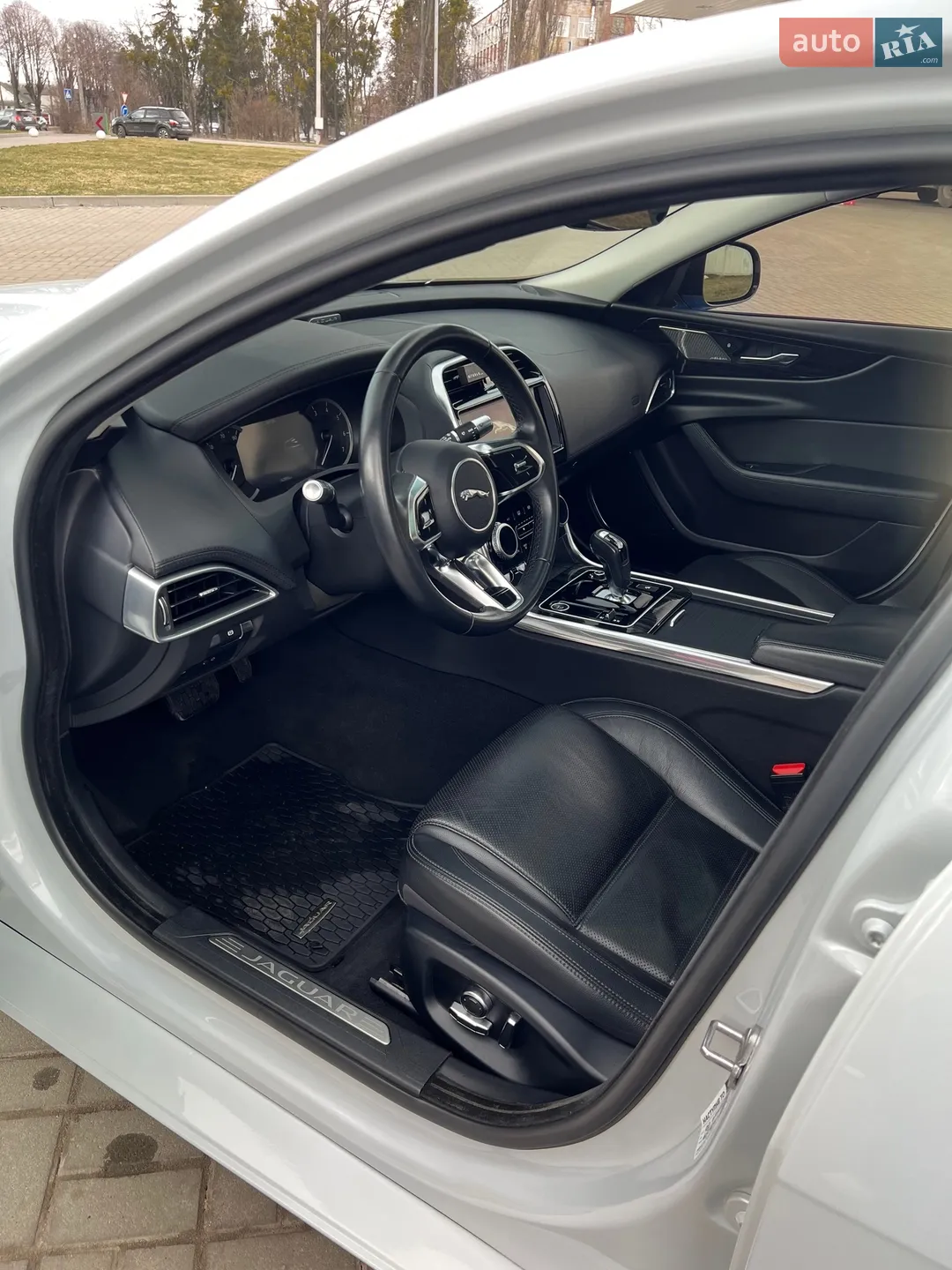 2019 Jaguar XE - мініатюра 11