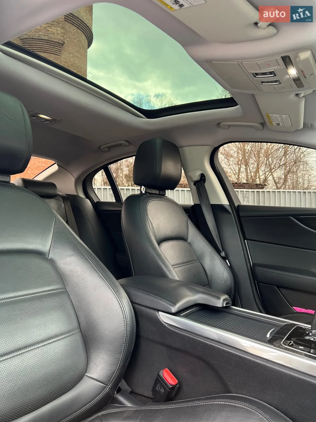 2019 Jaguar XE - мініатюра 17