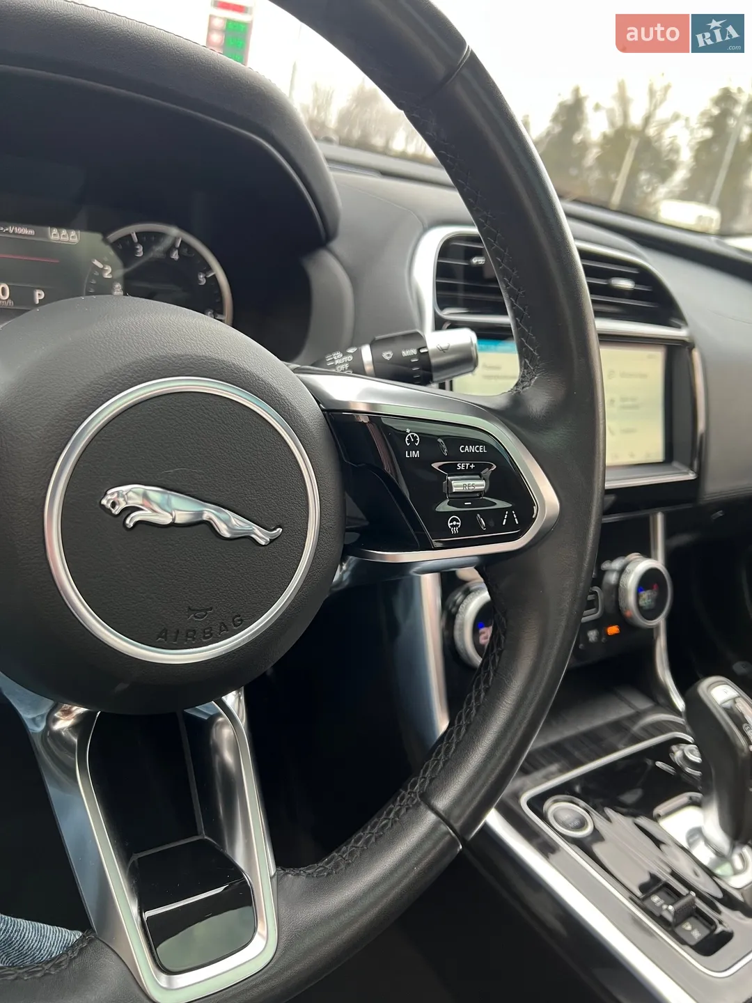 2019 Jaguar XE - мініатюра 21