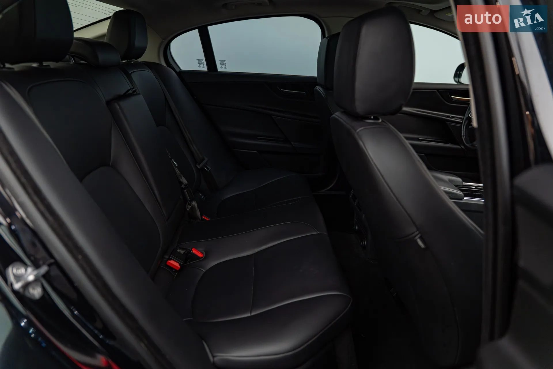 2018 Jaguar XE - мініатюра 21