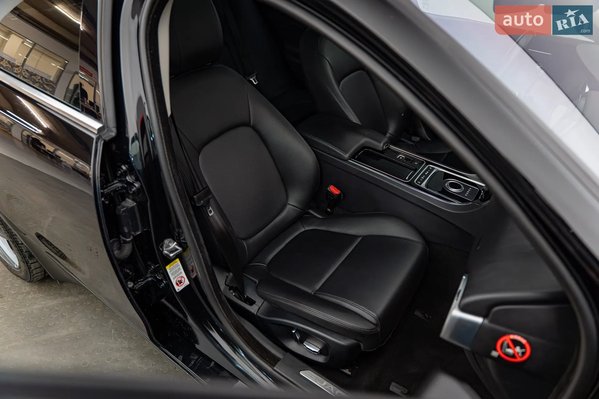 2018 Jaguar XE - мініатюра 19