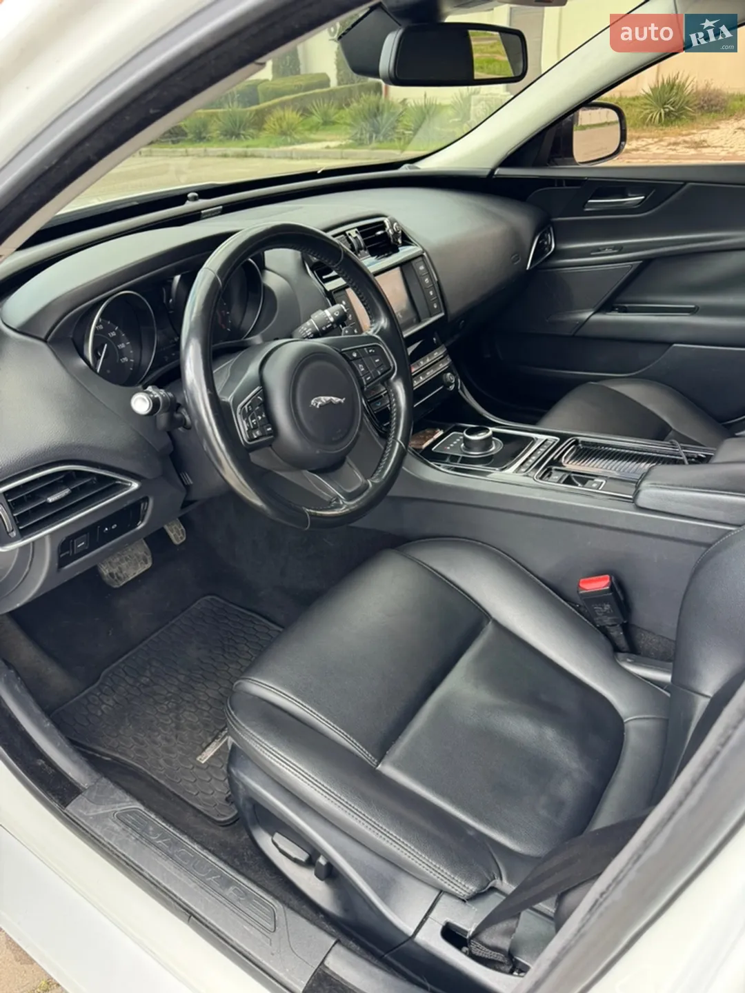 2018 Jaguar XE - мініатюра 10