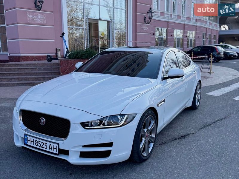 Седан Jaguar XE 2017 в Одесі