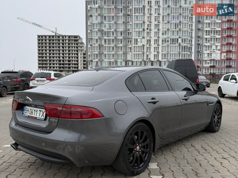 Седан Jaguar XE 2015 в Одесі