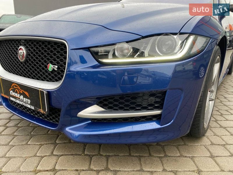 Седан Jaguar XE 2015 в Львові