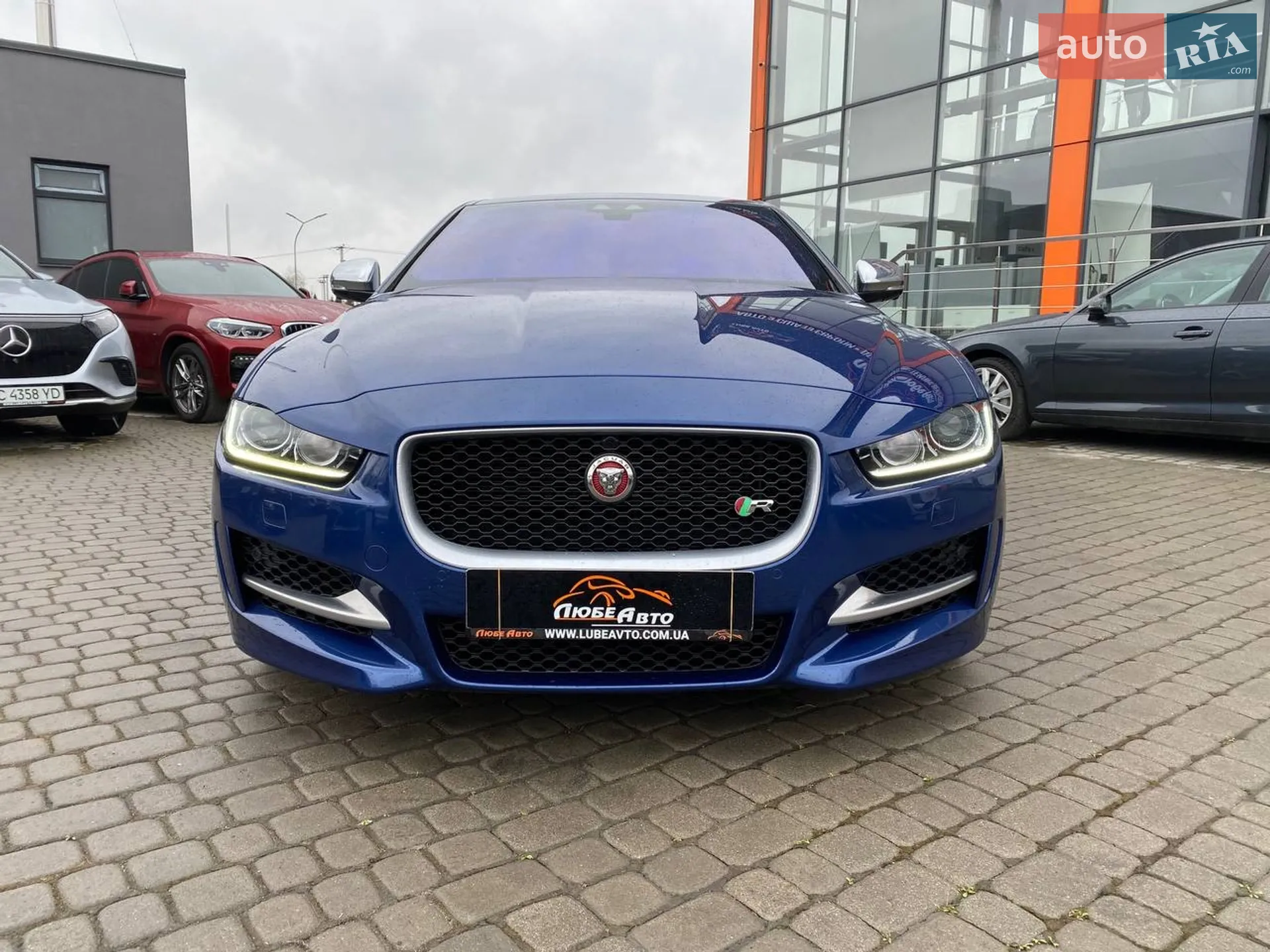 2015 Jaguar XE - мініатюра 4