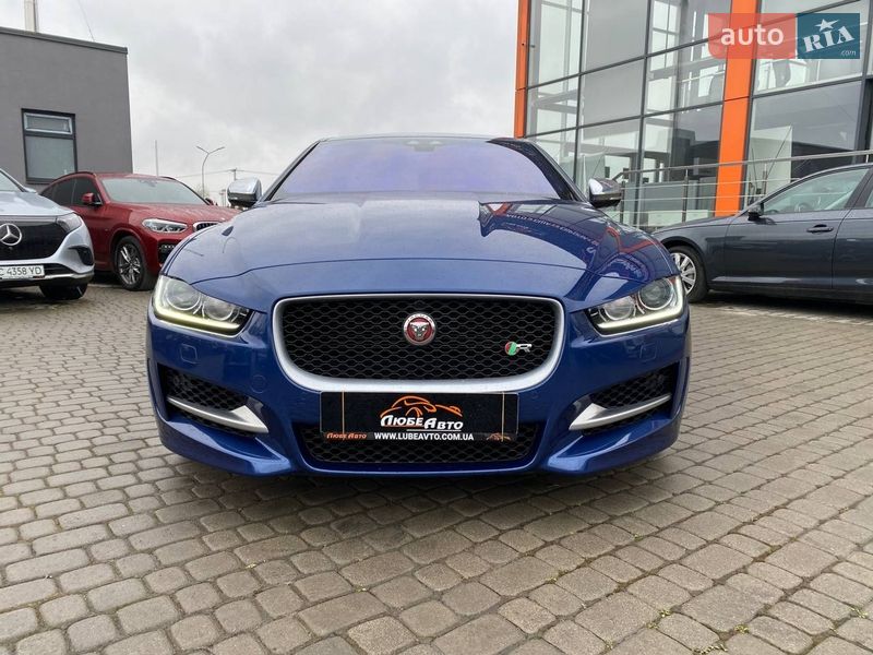 Седан Jaguar XE 2015 в Львові