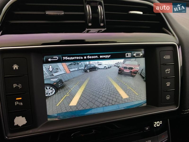 Седан Jaguar XE 2015 в Львові